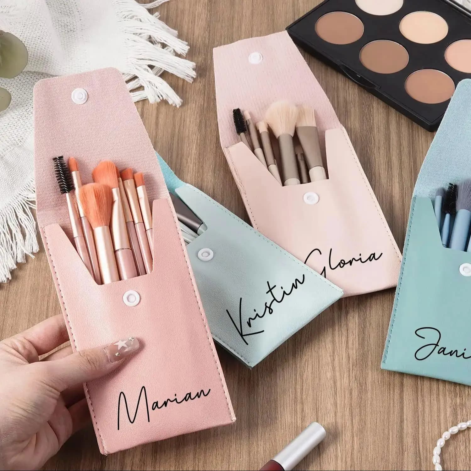 Mini pennello personalizzato Borsa per trucco da 8 pezzi Set di pennelli per correttore portatile personalizzato in polvere Regalo per damigella d'onore Regalo di nozze Bridal Shower
