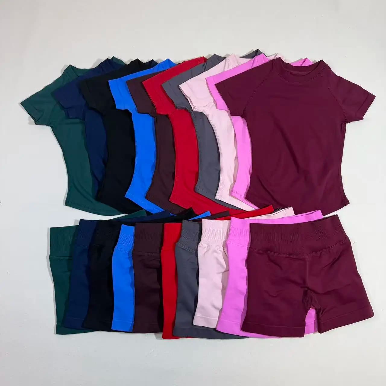 UETEEY Set 2 Pezzi Top a Maniche Corte e Pantaloncini Seamless per Palestra, Yoga, Ciclismo e Fitness