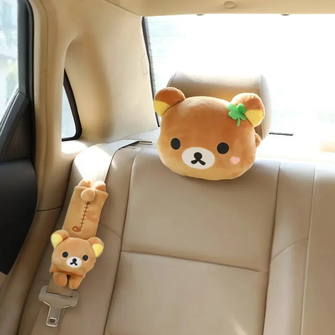 Cuscino per Poggiatesta Auto Rilakkuma, Copri Cintura di Sicurezza Morbido e Soffice, Orsacchiotto Kawaii, Accessori Interni Auto per Ragazze e Donne