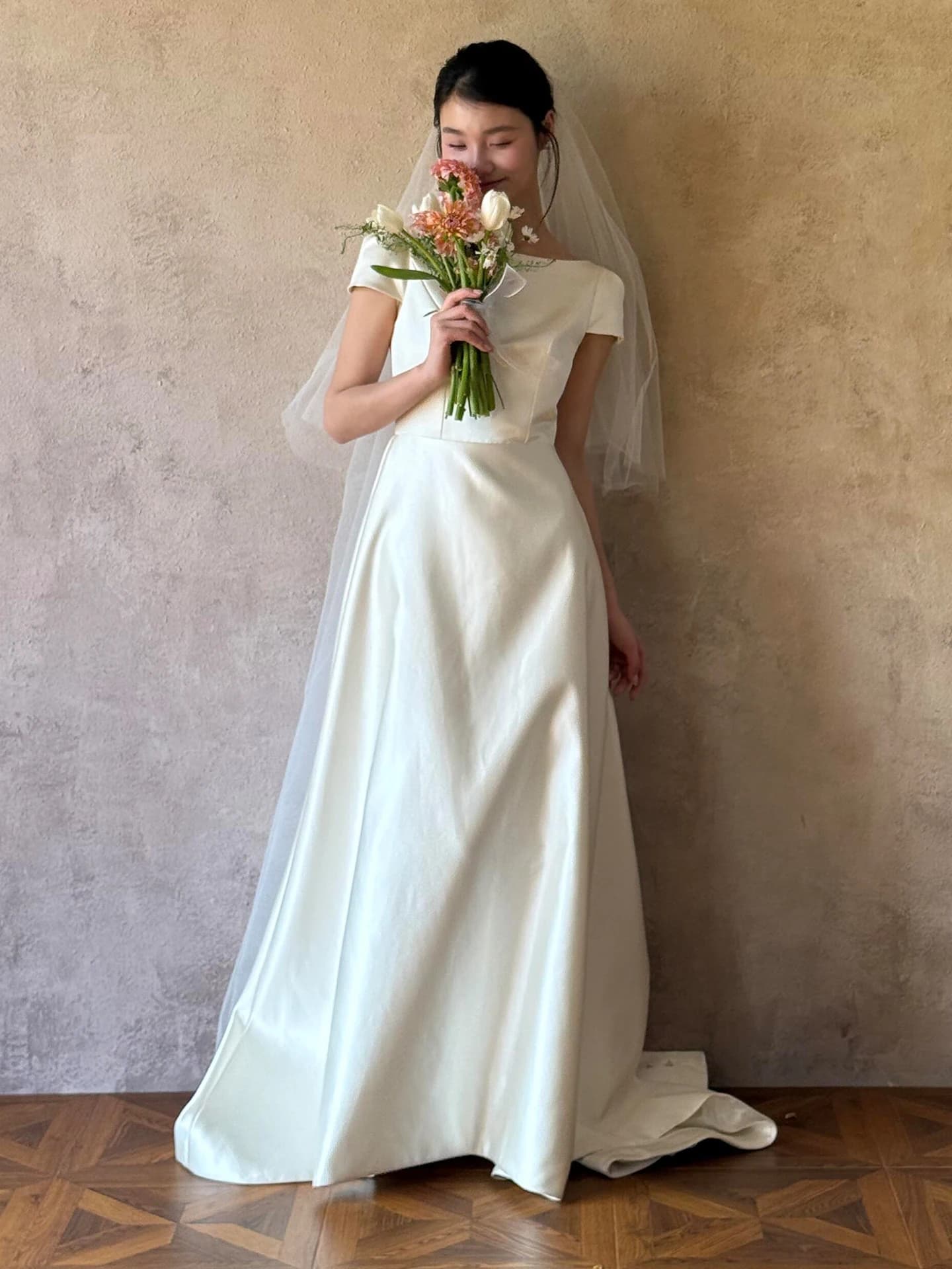 Abito da Sposa in Raso di Seta Leggero, Eleganza Semplice, Stile Fiabesco, con Piccolo Strascico, Bianco, per Spose dai 18 ai 25 Anni