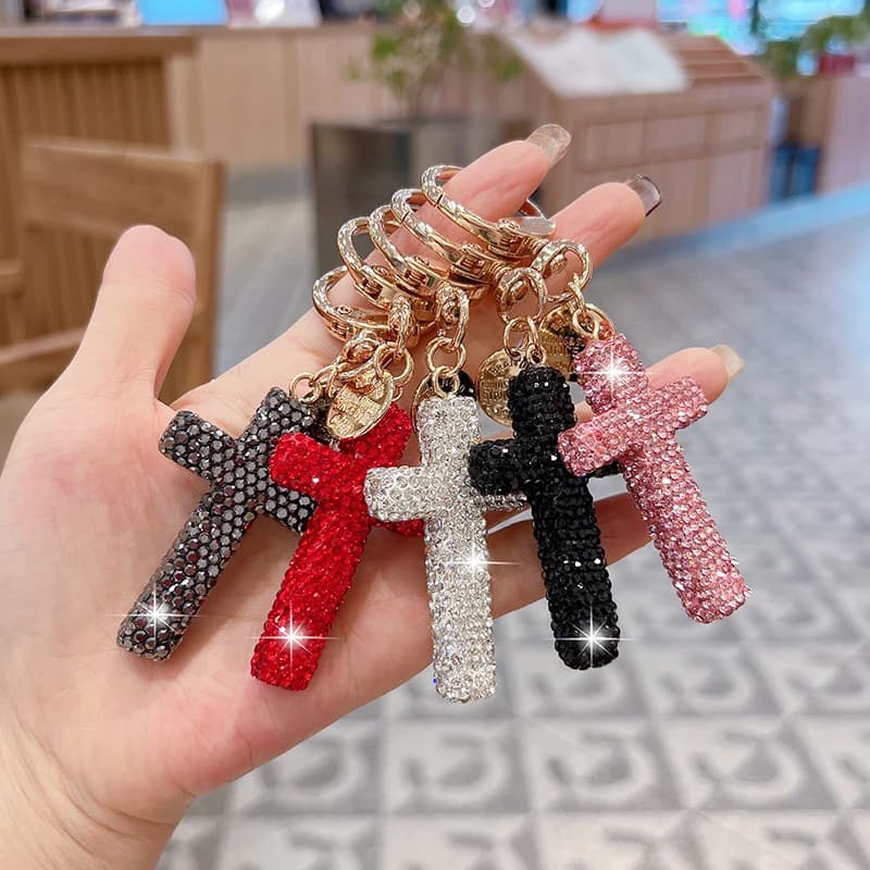 Croci alla moda, tempestate di diamanti, portachiavi, borse creative, ciondoli, accessori per auto personalizzati, regali