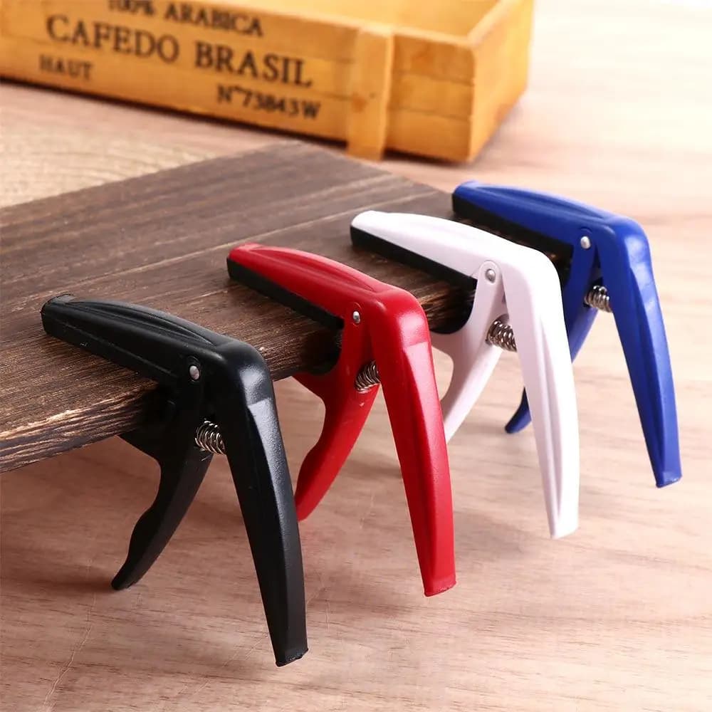 Parti per Ukulele: Capo Universale in Plastica per Ukulele Rosso e Bianco, Clip per Accordatura Ukulele Blu Portatile, Clip per Tono Ukulele Elettrico