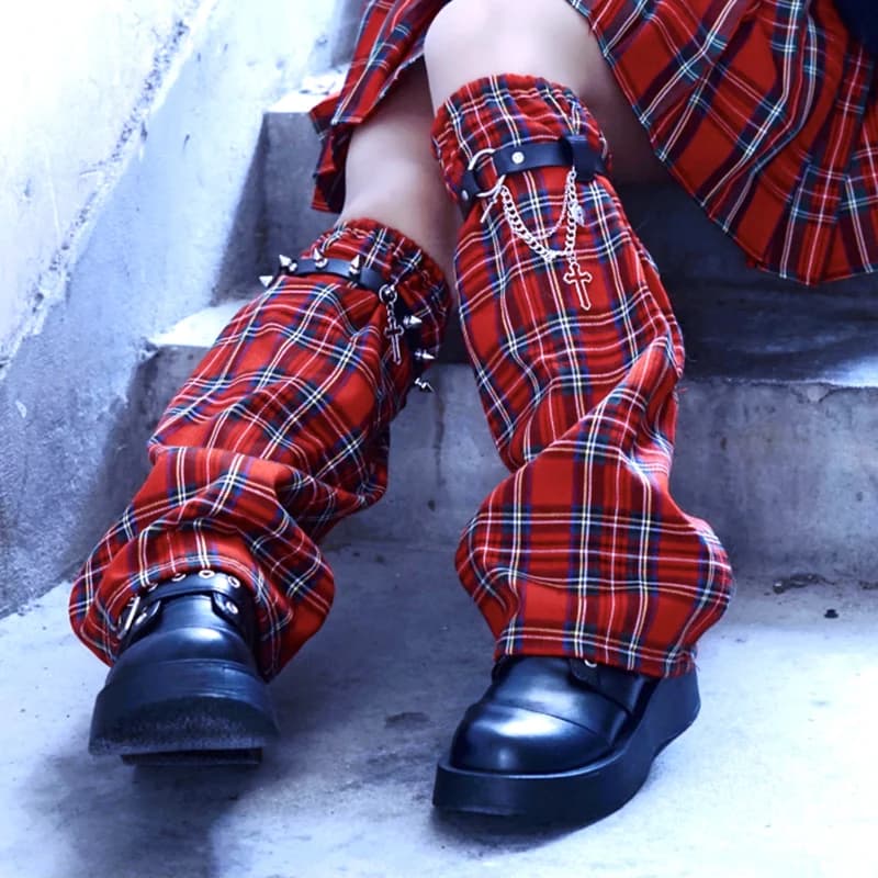 Y2K Japanese Kill Matt Rock Punk Style Splicing Red Grid Rivet forma concava legging copertura del ginocchio Womens 2023