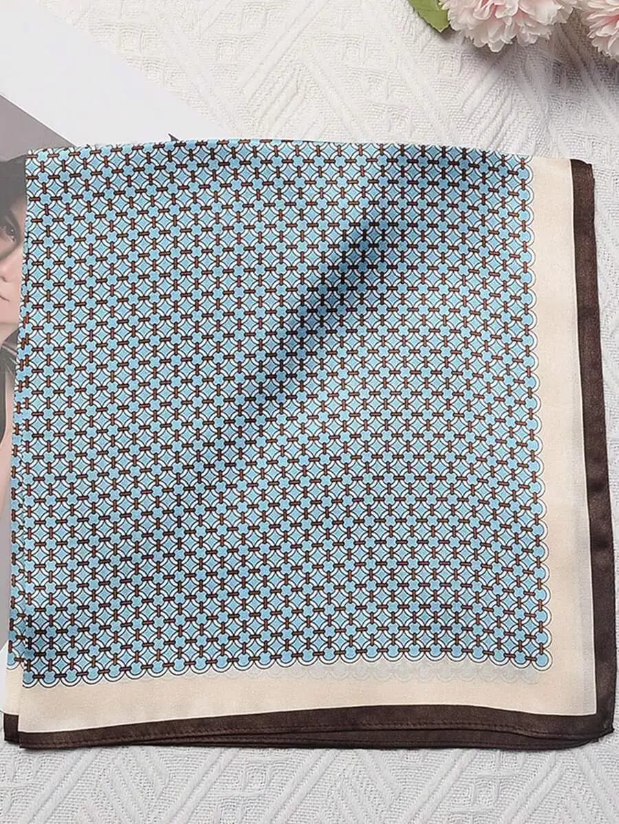 Sciarpa quadrata in raso con stampa geometrica, morbida e traspirante, per donna