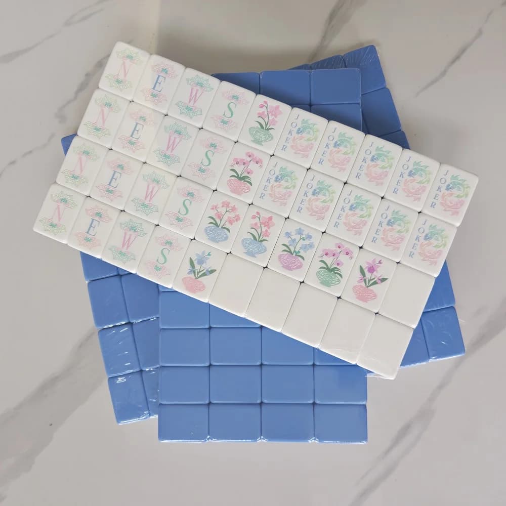 Set da Mahjong Americano Portatile Azzurro a 4 Strati in Acrilico con 160 Tessere, Gioco per Adulti e Famiglie, Regalo Sorpresa