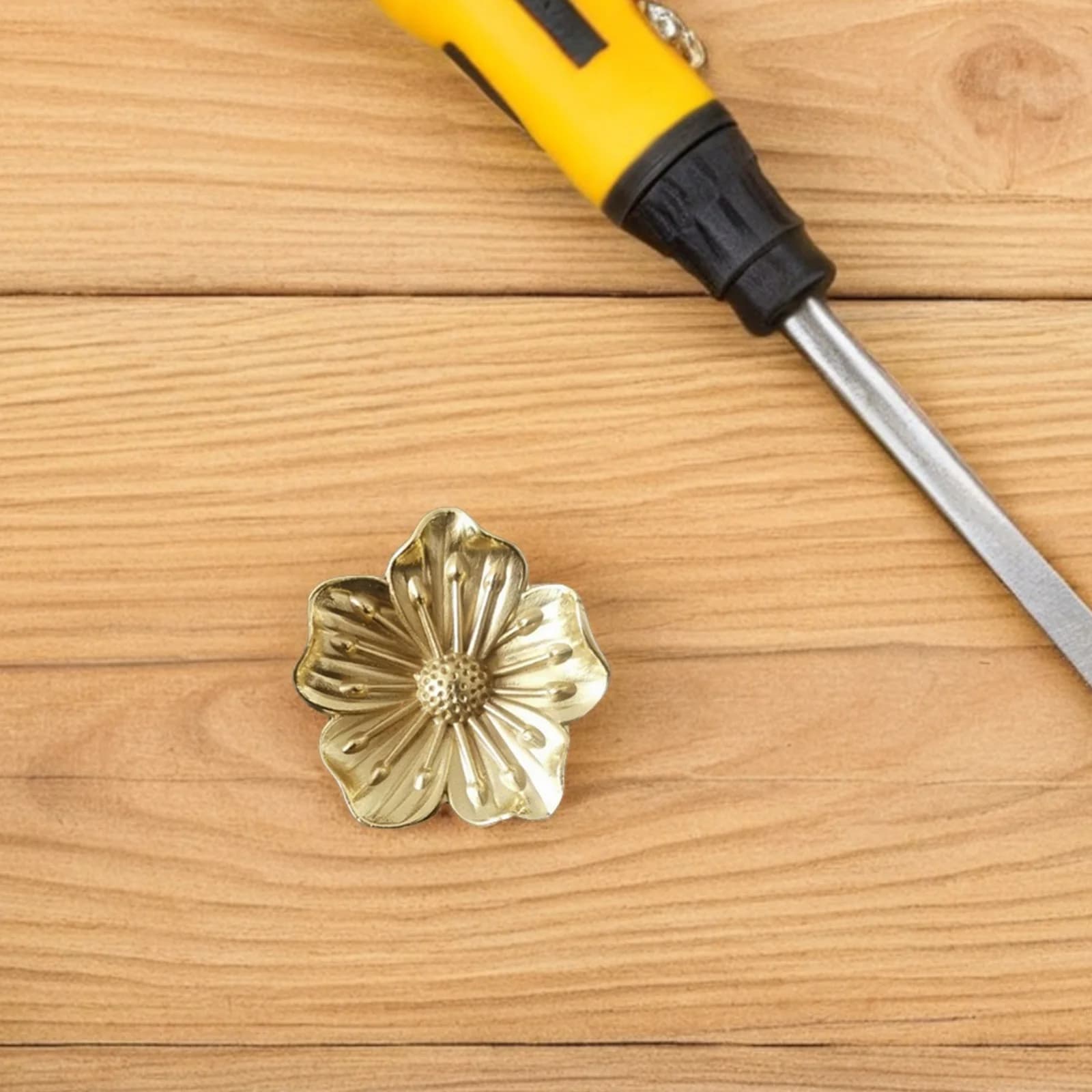 Maniglia per armadietto con fiori in ottone da 1 pezzo Maniglia per cassetto piccola a foro singolo Maniglia per porta dell'armadio vintage Maniglia per porta