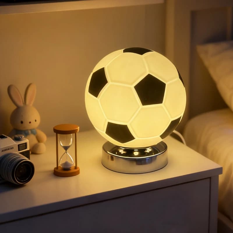 Lampada da Tavolo a Tema Calcio, Lampada Decorativa Creativa da Scrivania, Illuminazione Quotidiana, Lampada d'Atmosfera
