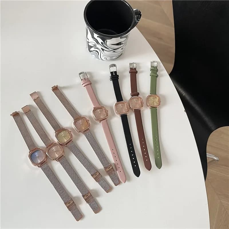 Fashionable Women's Watches with Small Dial, Luxury Quartz Clock, Gift for Ladies, Wrist Watch with Student Leather Strap, Relojes Para Mujer