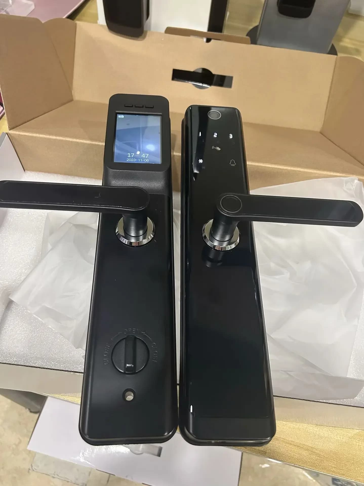 Smart Lock con impronta digitale per ingresso senza chiave con visore della fotocamera Tastiera Maniglia per porta Rfid Imposta serratura per porta Wifi domestica App Tuya elettronica