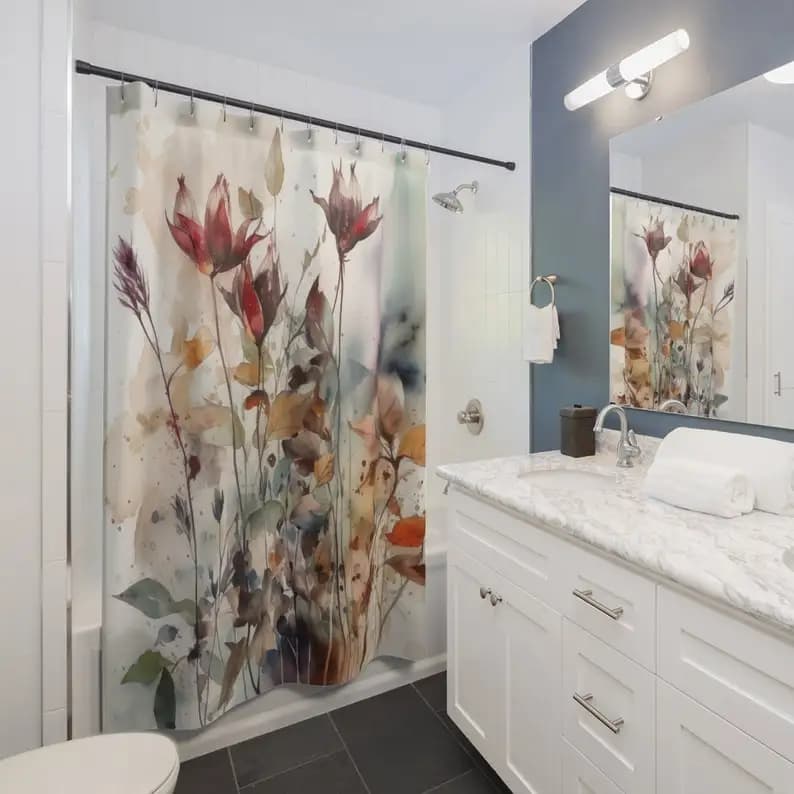 Tenda da doccia botanica - Stampa acquerello di fiori di campo, design floreale sciolto, arredamento stravagante per il bagno