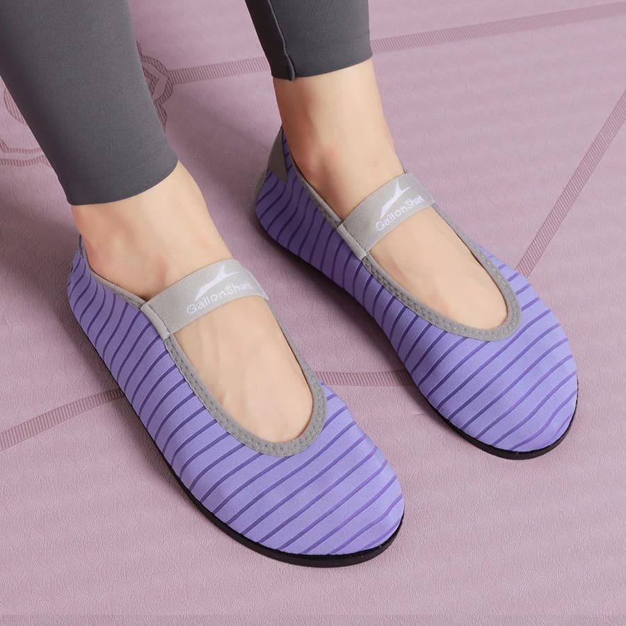 Anti-slip workout shoes with soft women's sole Gallon Shark: indoor fitness muto for yoga, pilates, jump and stretching with rope