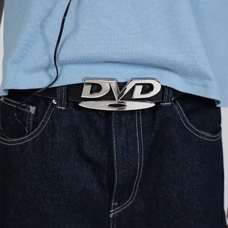 Cintura Unisex Nostalgica con Fibbia DVD - Decorazione Bianca e Nera per Jeans, Perfetta per Uomo e Donna, Ideale per l'Uso Quotidiano e Outfit da Festa