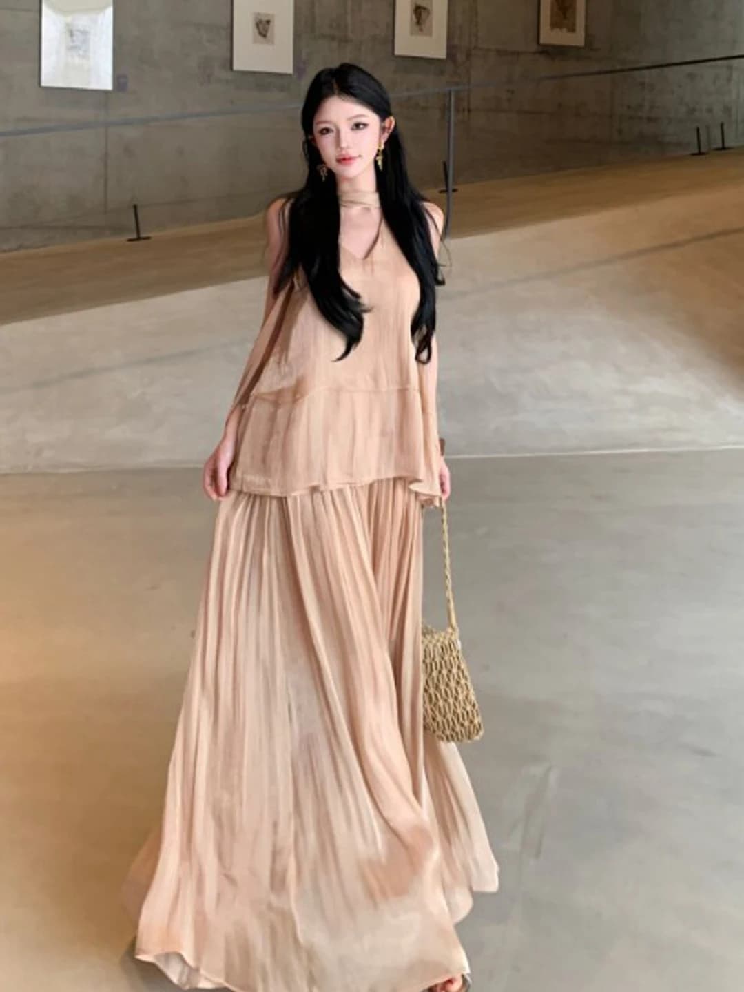 Elegant V-Neck Top And High Waist Skirt Two-Piece Set Comfortable Mid-Summer Outfit French Style Slim Fit Cotton Material