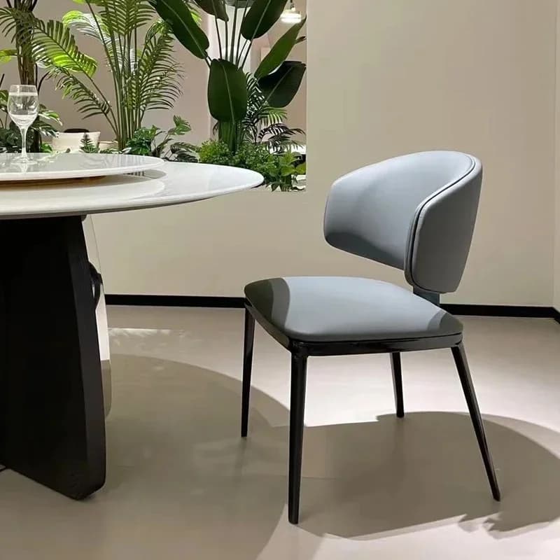 Sedie da pranzo nordiche moderne di lusso di design, sedie da gaming, sedie da barbiere, sedie uniche in legno con chiodi, mobili per la casa