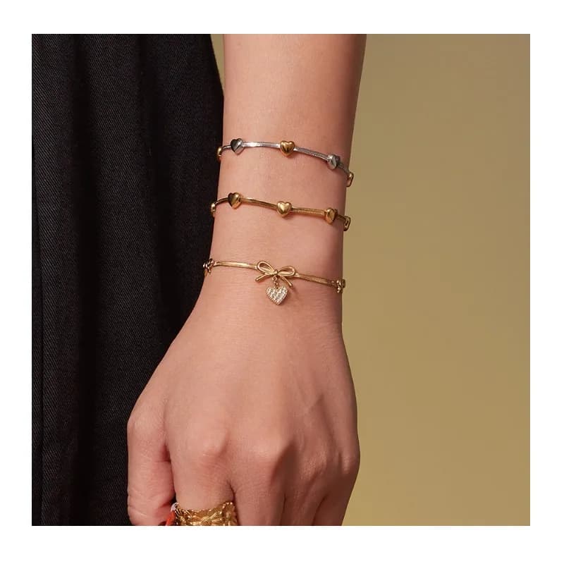 Set di Gioielli alla Moda in Acciaio Inossidabile: Collana e Bracciale con Catena a Osso di Serpente Piatta, Ciondolo a Cuore con Diamante e Fiocco, Placcato Oro Sottovuoto