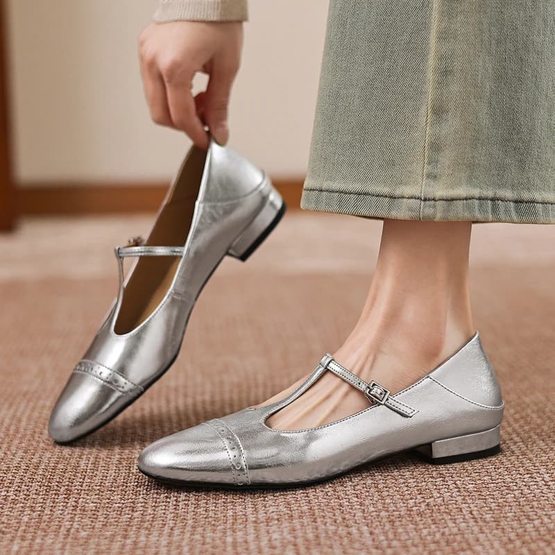 Scarpe Basse Mary Jane da Donna in Vera Pelle, Nuova Collezione Primavera 2026, con Taglio Basso, Cinturino Singolo, Tacco Basso, Versatili, Comode e Moderne