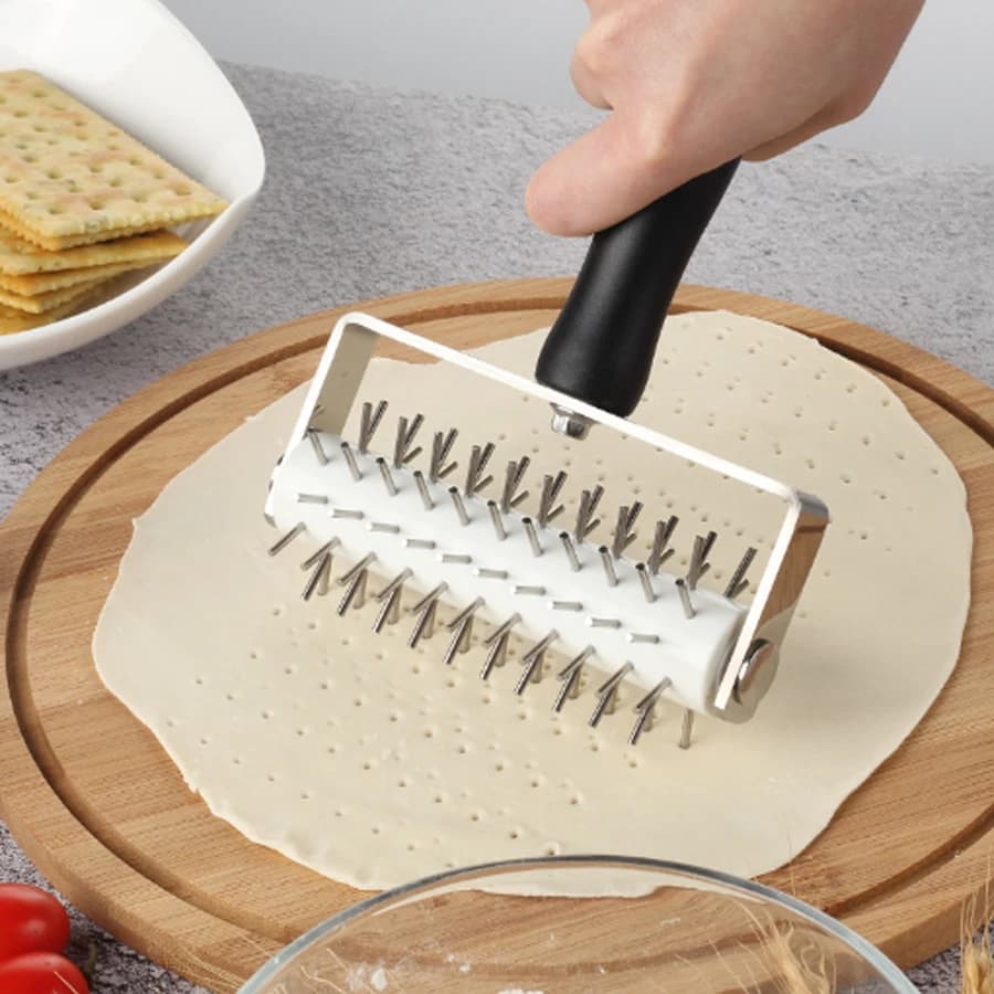 Ruota in acciaio inossidabile Pizza Pane Ago Puncher Roller Pie Pasticceria Pasta Roller Docker con manico in plastica per forniture da forno