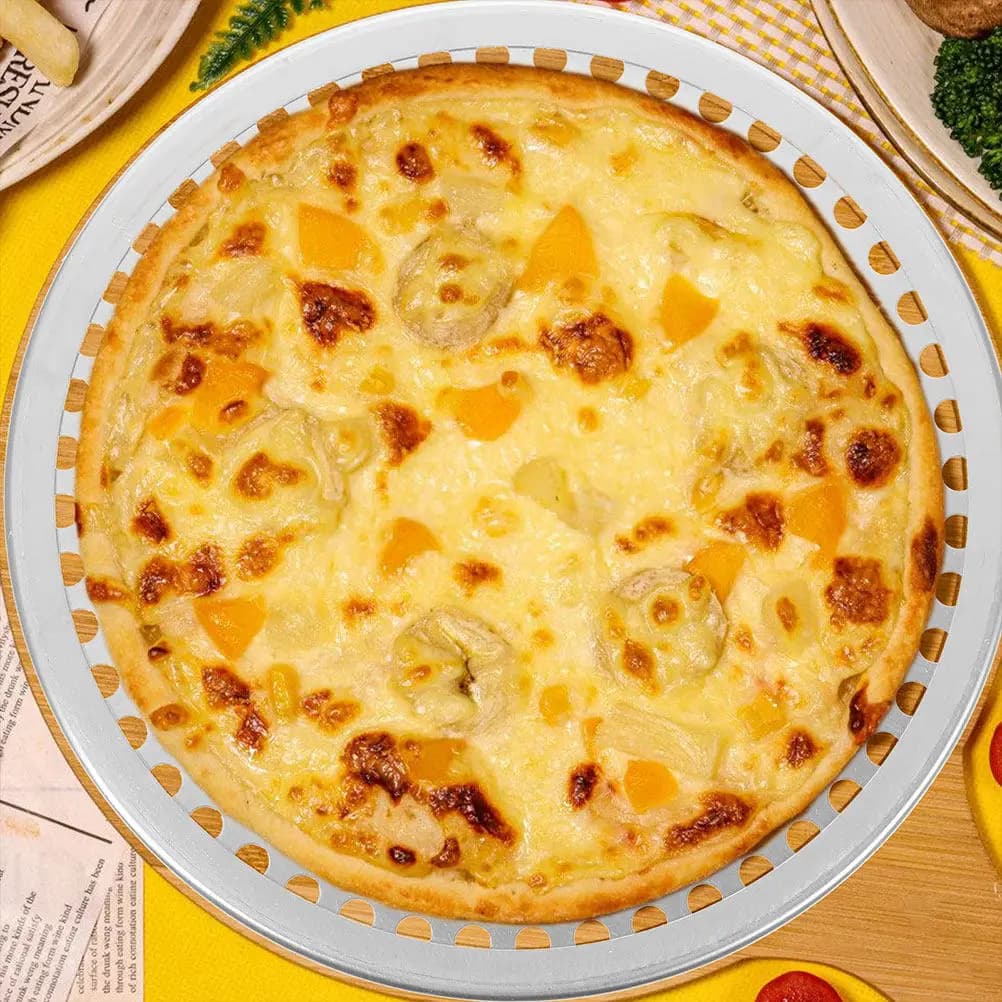 Aluminium Alloy Pizza Pan with Perforated Design for Fast Baking Smooth Scratch Resistant Surface Dishwasher Safe