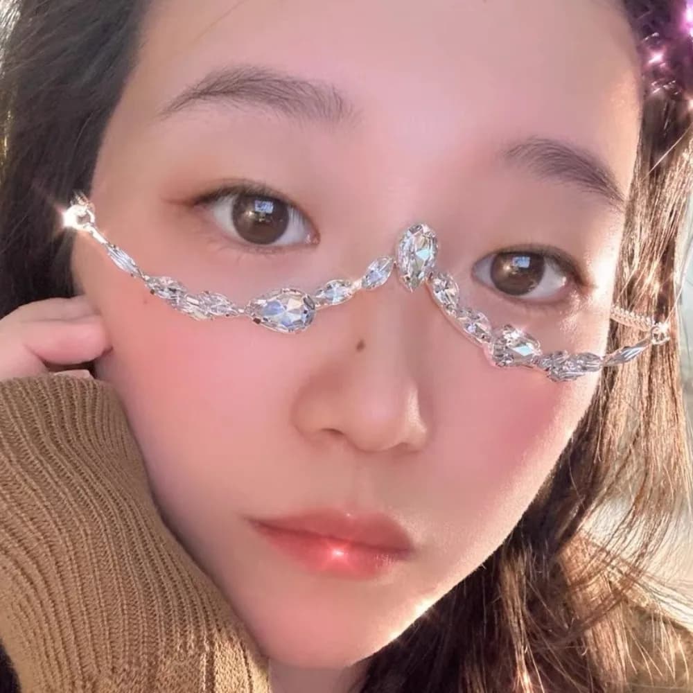 Long Chain of Strass for Face, Luxurious Luminous Decoration for Masks, Viso Jewelry, Naso Accessories, Half-Mooning Glass Chain, Carnival