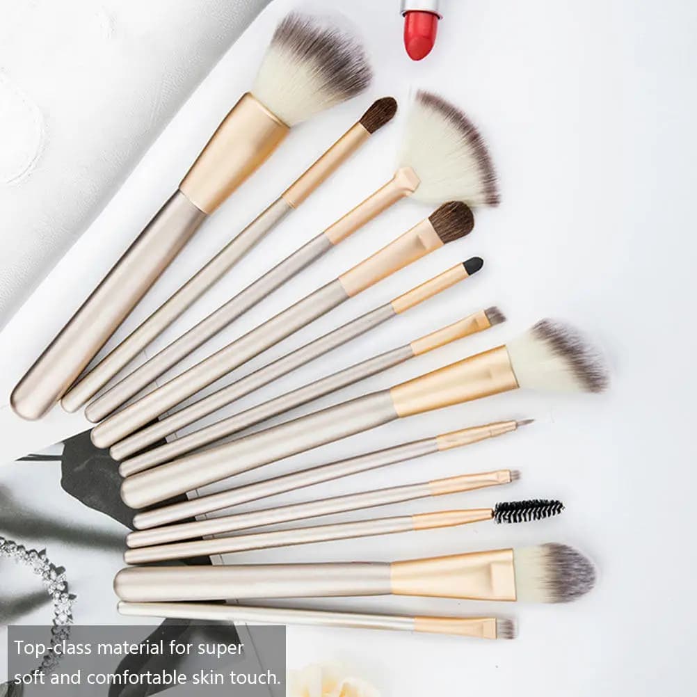Professional Nylon Premium Brush Set: Eyebrows, Mascara, Fondotinta, Ombretto, Fard and Cipria - Manico in Legno