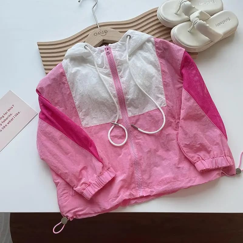 Tuta per protezione solare per ragazze Abbigliamento per bambini coreani 24 pantaloncini per cappotto con cappuccio per bambini primaverili ed estivi Set sportivo coreano in due pezzi