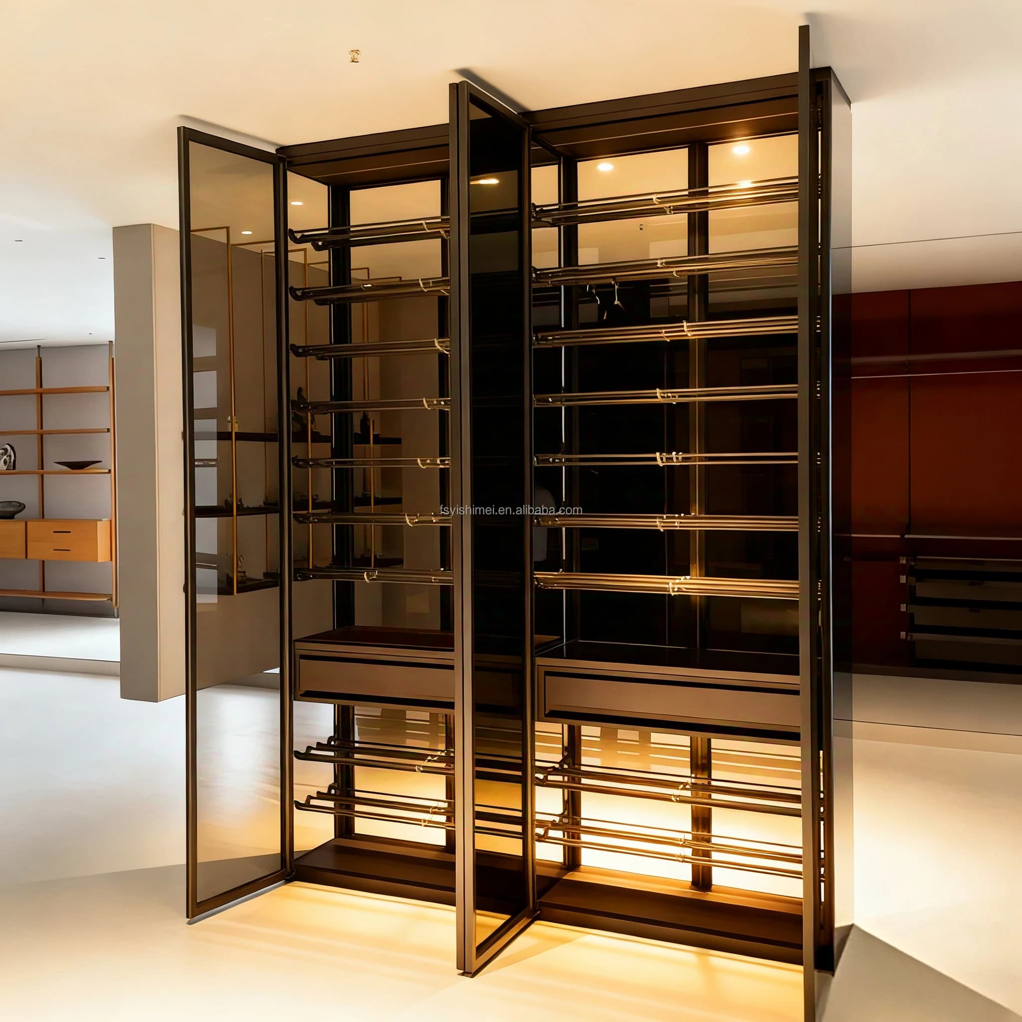 Portabottiglie da parete moderno minimalista di lusso, modulare, personalizzato, in metallo e alluminio con porta in vetro, per bar, hotel, casa, cantina, villa