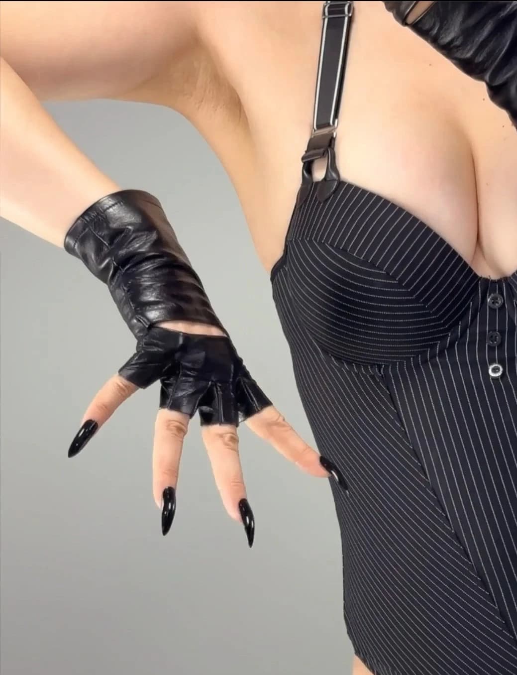 Guanti da guida per motori in vera pelle da donna, senza dita, polso corto, schiena cava, vera pelle di pecora, mezzo dito, cosplay, ciclismo