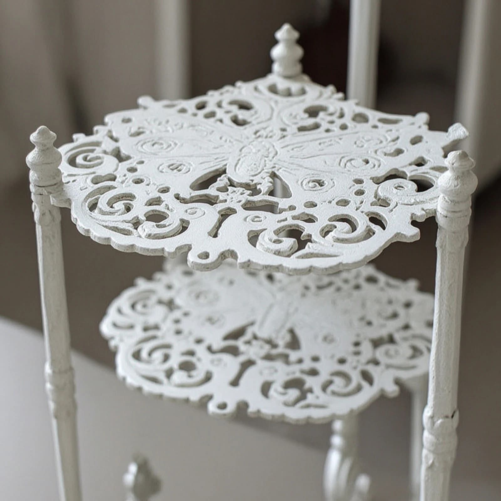 Two-Tier Plant Stand Aged White Metal Flower Stand Pot Holder Rack Outdoor Furniture Space Saving for Gardeners, Balcony, Patio