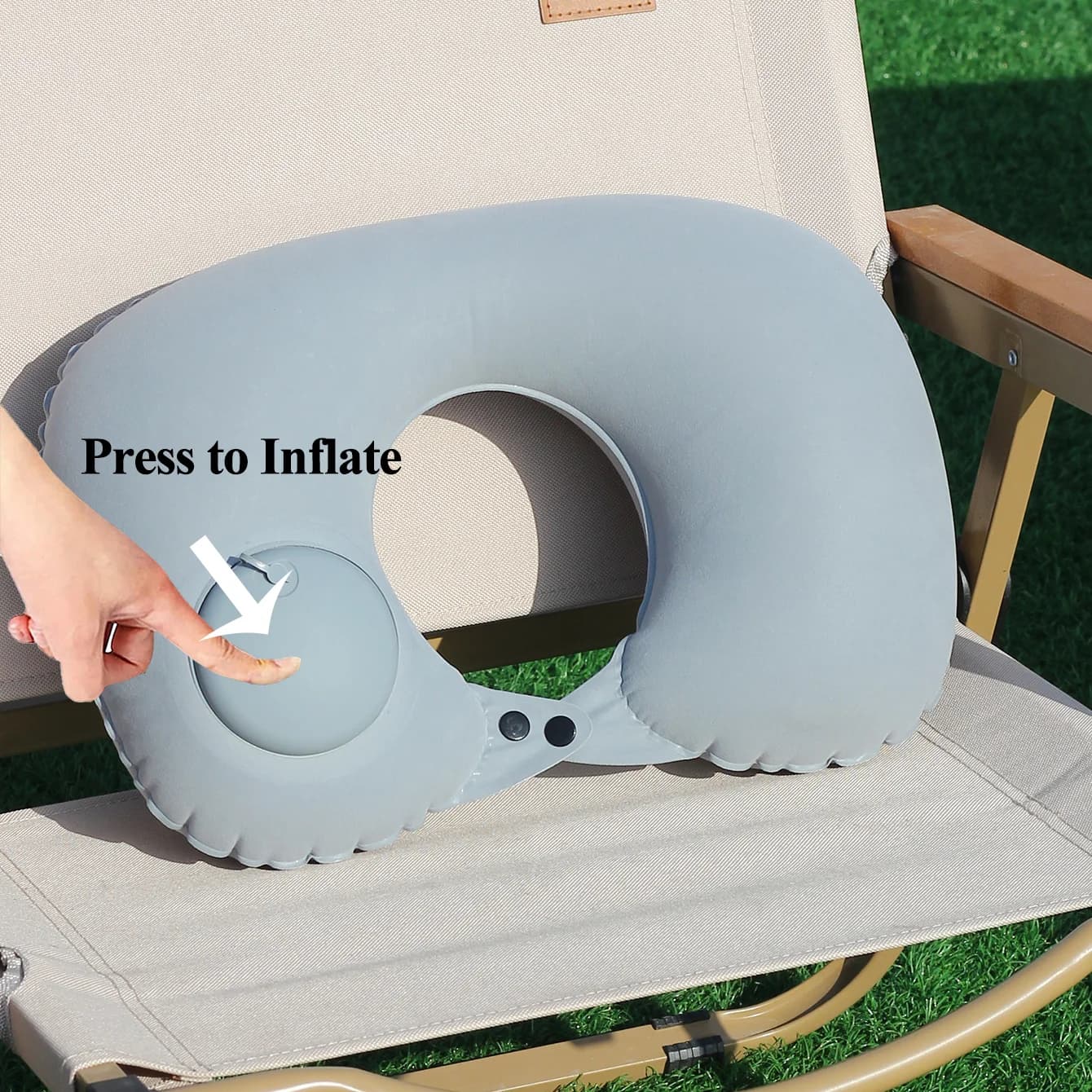 Cuscino gonfiabile per il collo a forma di U con pompa automatica da 1 pezzo, design pieghevole e portatile dai colori vivaci, ideale per campeggio, viaggi e pisolino.