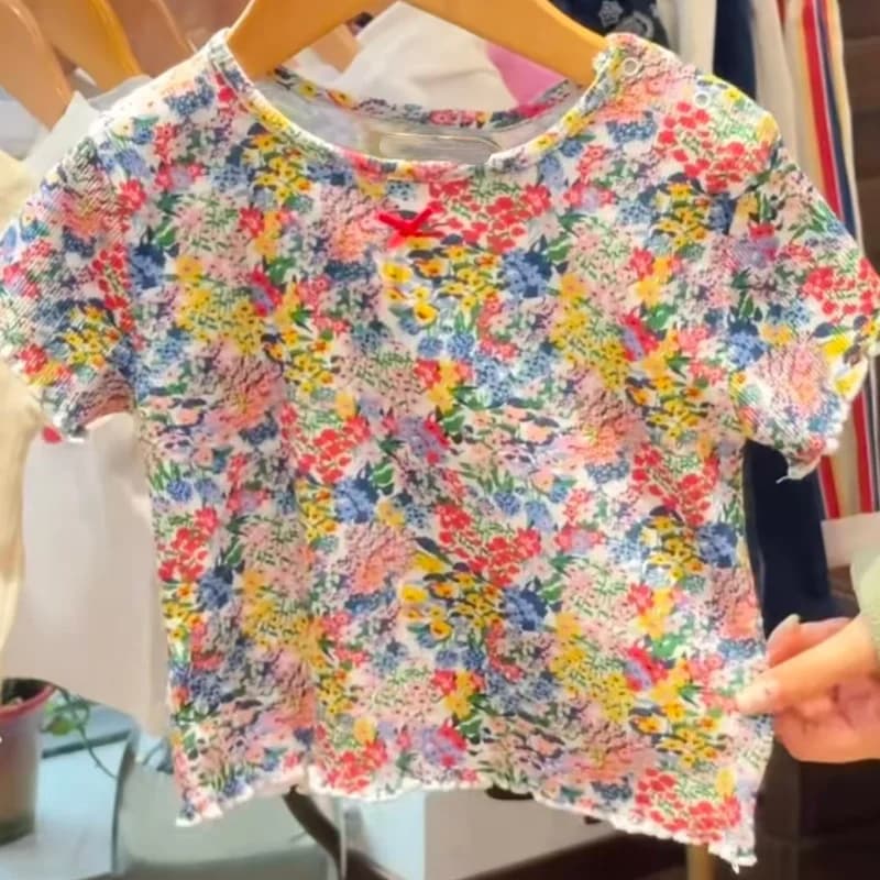 T-shirt per bambini 26SS estiva a maniche corte, t-shirt per neonati, abbigliamento in cotone stampato per bambine