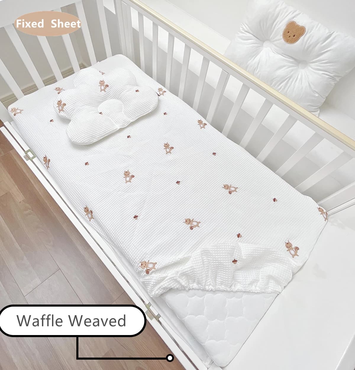 Sheets with woven corners of white honeycomb for mini portable baby bed Lovely embroidered cotton baby bed