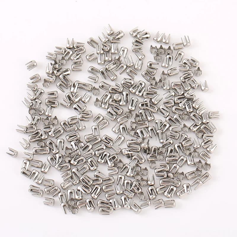 Punte da 2,3 mm Rivetti in acciaio inossidabile Chiodo a quattro artigli Accessori per macchine per bordare fai da te per abbigliamento Chiodi di perle