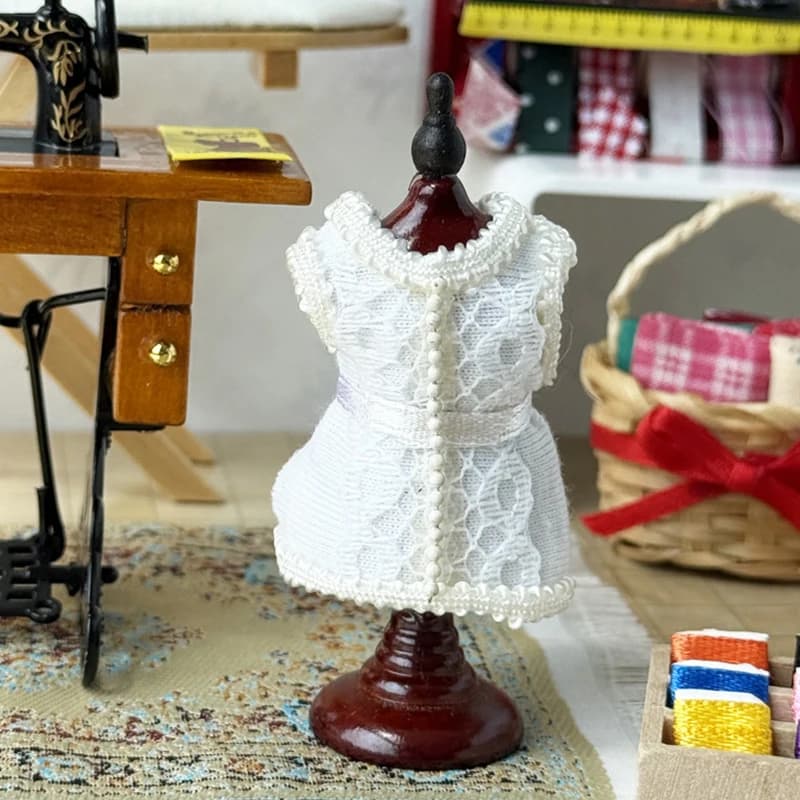Espositore per Abiti in Pizzo in Miniatura 1/12 per Casa delle Bambole, Modello Manichino, Appendiabiti per Casa delle Bambole, Decorazione per Scenari di Cucito, Giocattolo