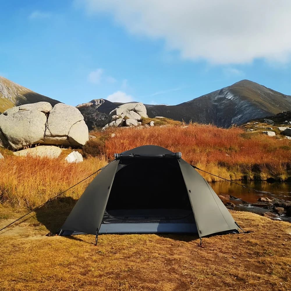 Tenda da Campeggio Aurora Fox per 2-4 Persone, Impermeabile, per Escursionismo, Nera con Rivestimento Argentato, Protezione Solare, Facile da Montare