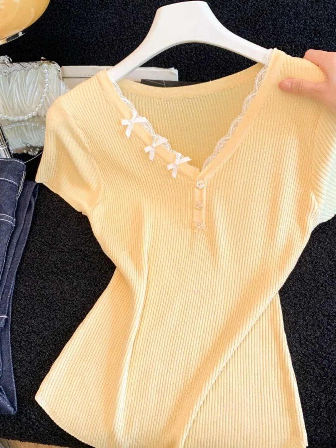 T-shirt slim fit lavorata a maglia con scollo a V e maniche corte in pizzo stile francese, top estivo da donna di alta gamma, morbido, confortevole e traspirante