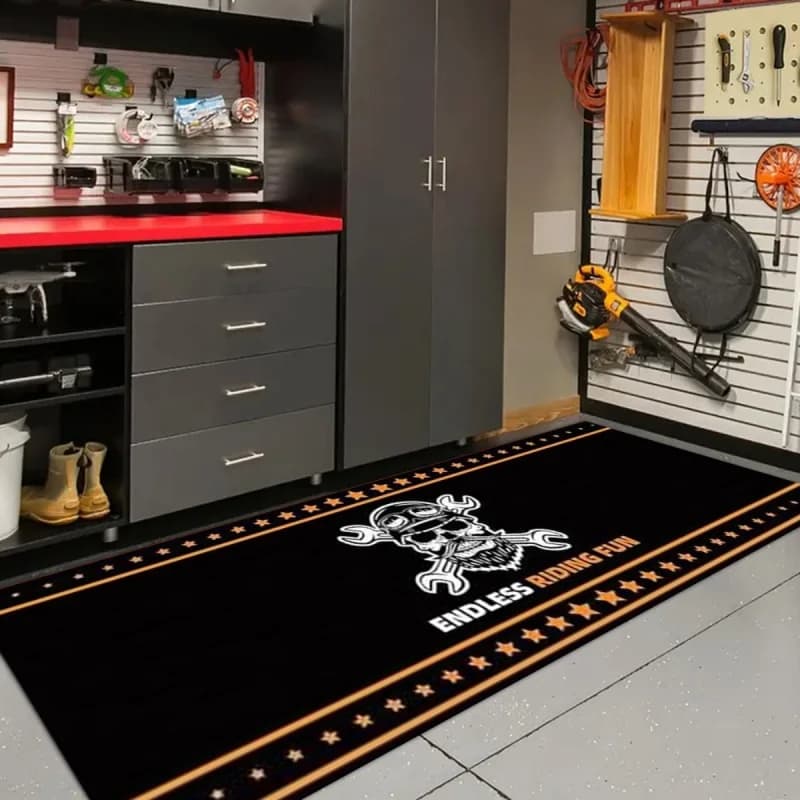 Tappetino da garage VIKAMA Skull Wrench per moto, resistente all'olio e all'usura, tappeto espositivo da corsa per officina e decorazione domestica