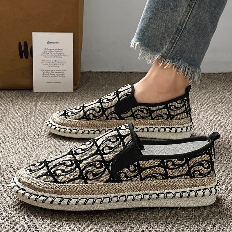 2024 estate uomo scarpe di tela espadrillas scarpe Casual traspiranti mocassini da uomo comode scarpe da barca pigre ultraleggere taglia grande 44
