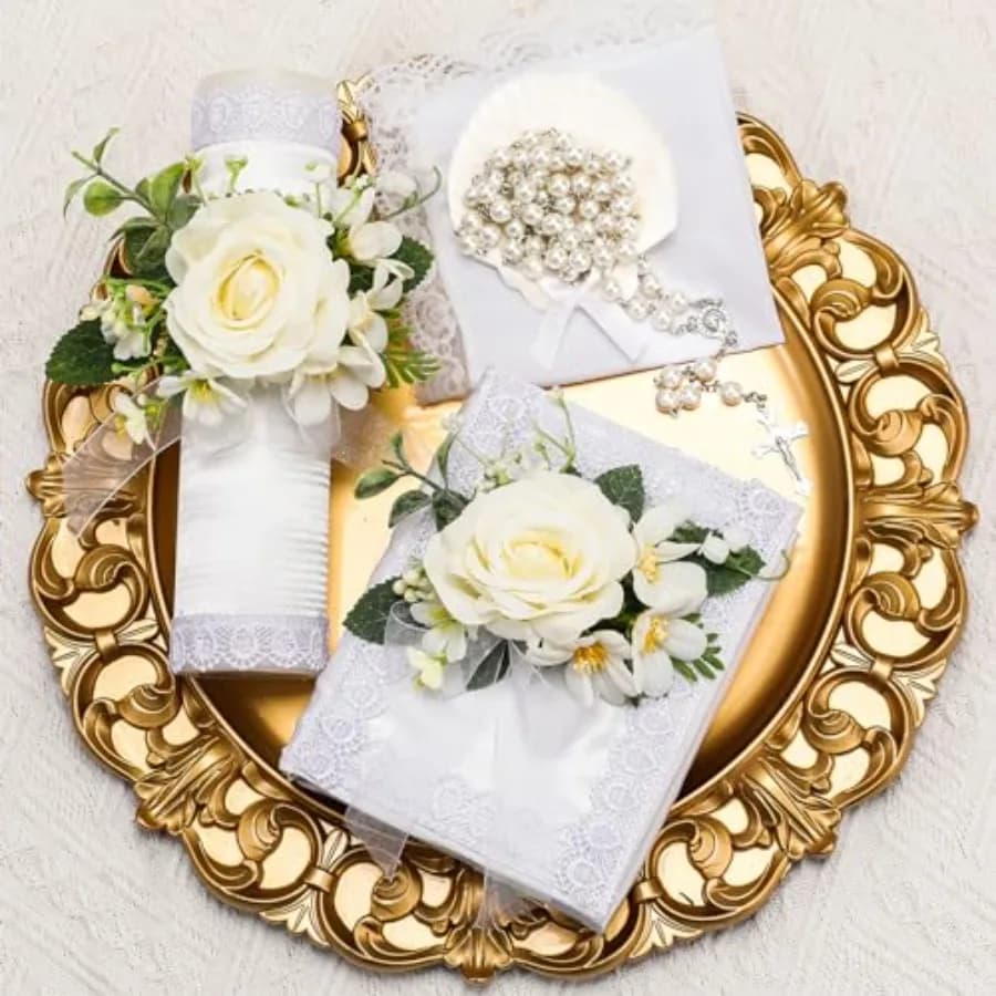 Set di 5 Candele per Battesimo per Bambini e Bambine, Include Candela Devozionale Cattolica con Fiore, Asciugamano per Battesimo, Rosario e Bibbia per il Battesimo