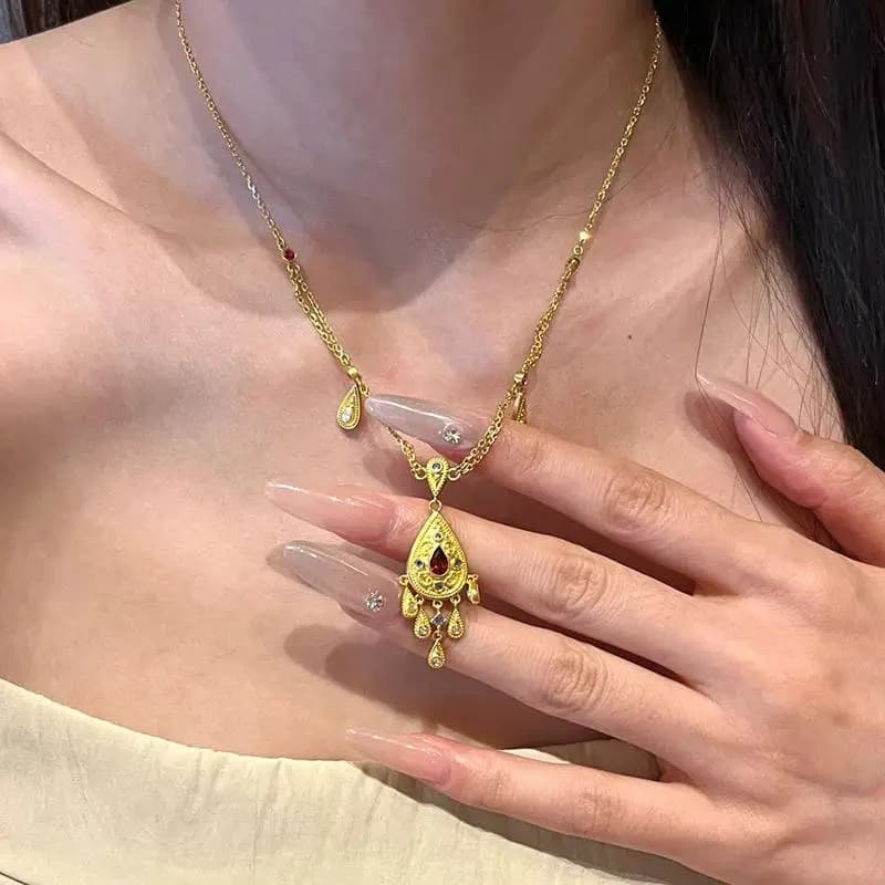 Stile palazzo retrò Goccia d'acqua nappa collana di rubini pietra preziosa pendente di lusso leggero per le donne festa di nozze gioielleria raffinata