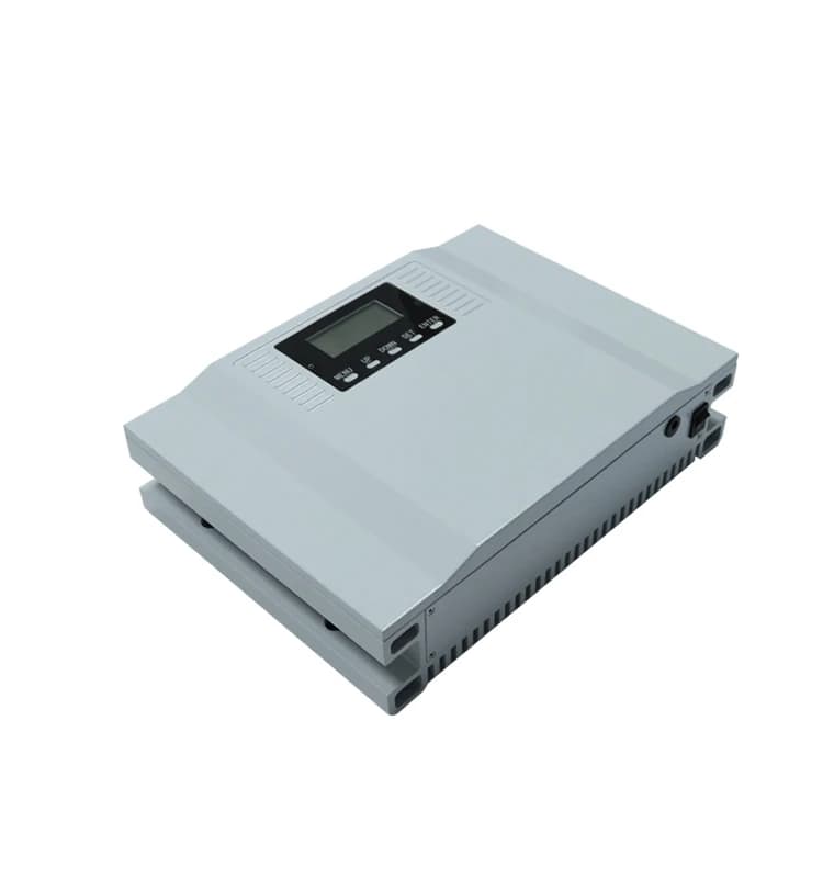 Ripetitore di segnale del cellulare di controllo Wifi RF GSM interno DCS WCDMA ripetitore digitale selettivo Tri Band per operatore mobile 2g 3g 4g
