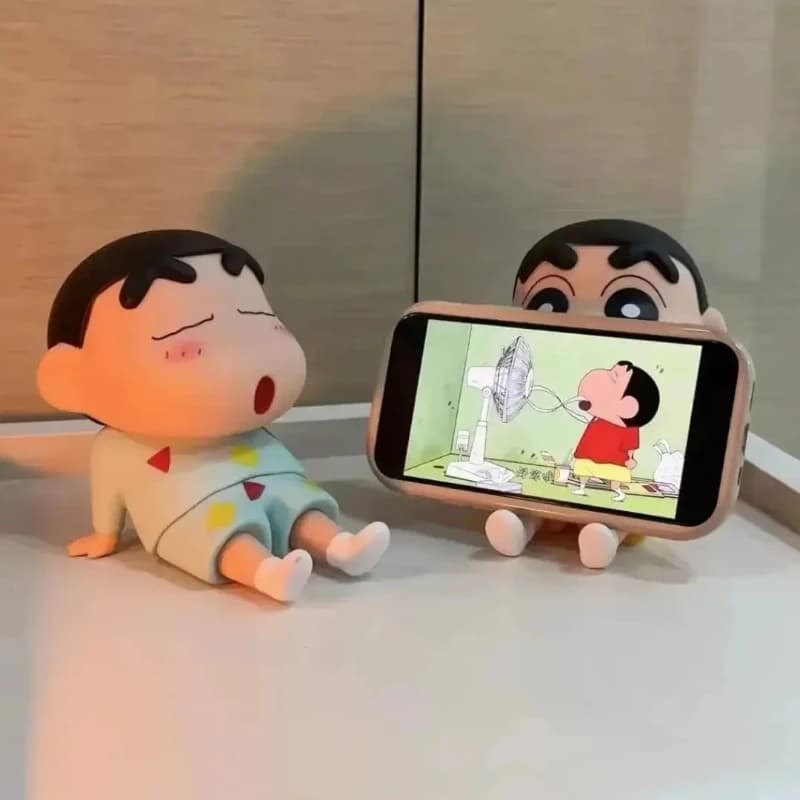Crayon Shin-Chan Anime Figura Supporto per telefono Kawaii Ornamenti da tavolo Supporto per telefono Collezione Mini GK Decorazione Giocattoli Regali per ragazze