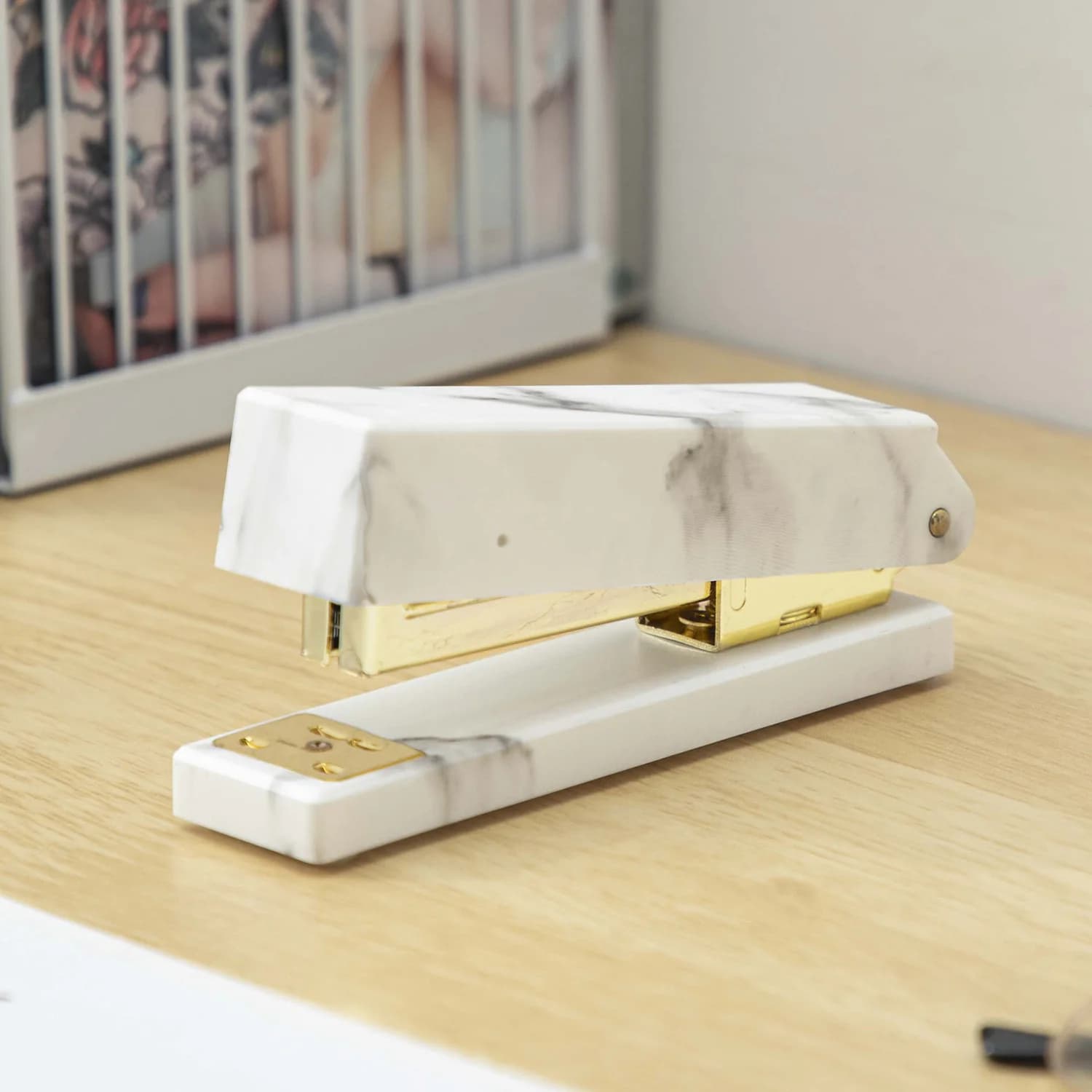 Cucitrice Portatile con Texture Marmo per Libretti, Uso Scolastico e d'Ufficio, Multifunzione, Pratica per Scrivania e Casa
