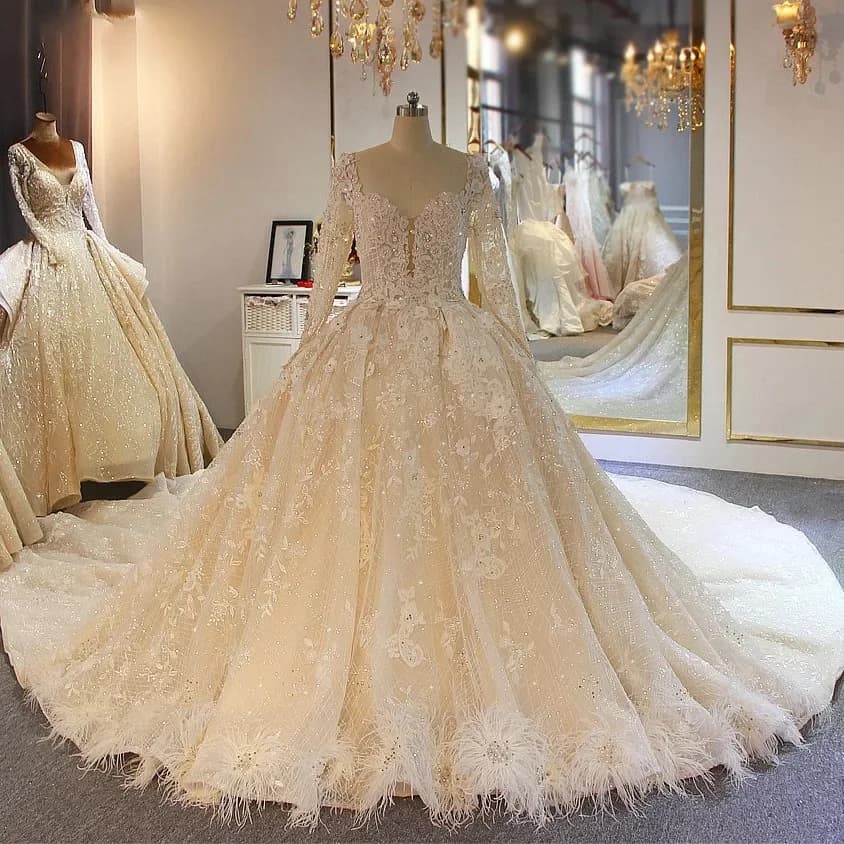 Customized Luxur Appliques Long Sleeves Lace pearls wedding dresses Ball Gown Shinny Wedding Dress Amanda Novias