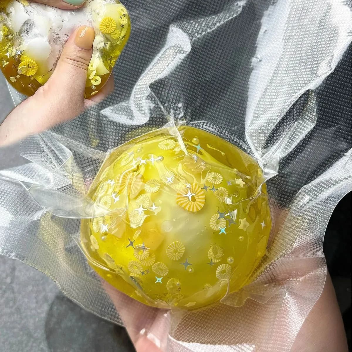 Crispy Squishy Ball Cracking Wax Crunchy Shatter Stress Ball ASMR Satisfying Pop Sound Anti Stress Relief Fidget Toys for Adults