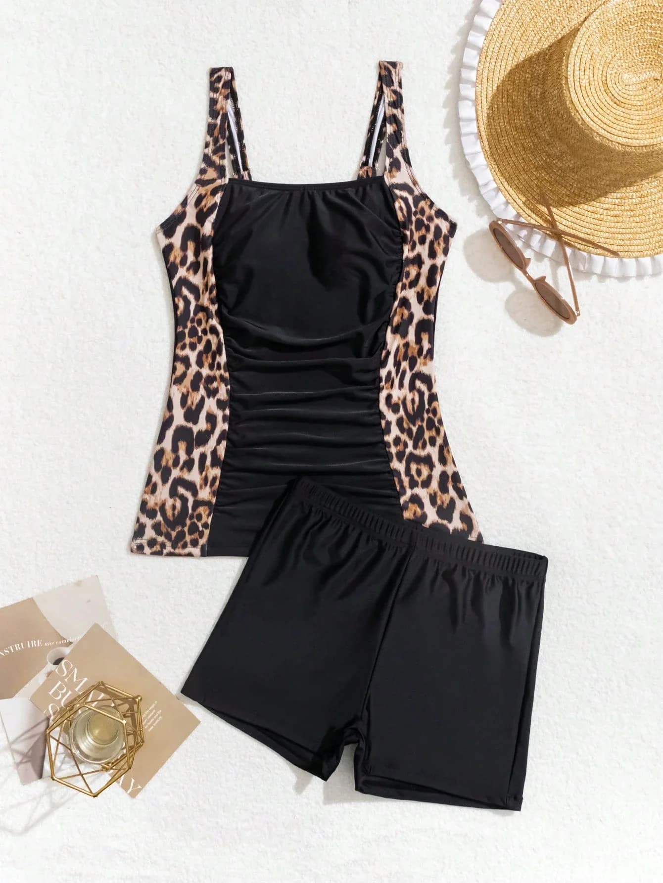 Set di top e pantaloncini tankini con stampa leopardata da donna, costume da bagno nero senza maniche con volant, per le vacanze al mare