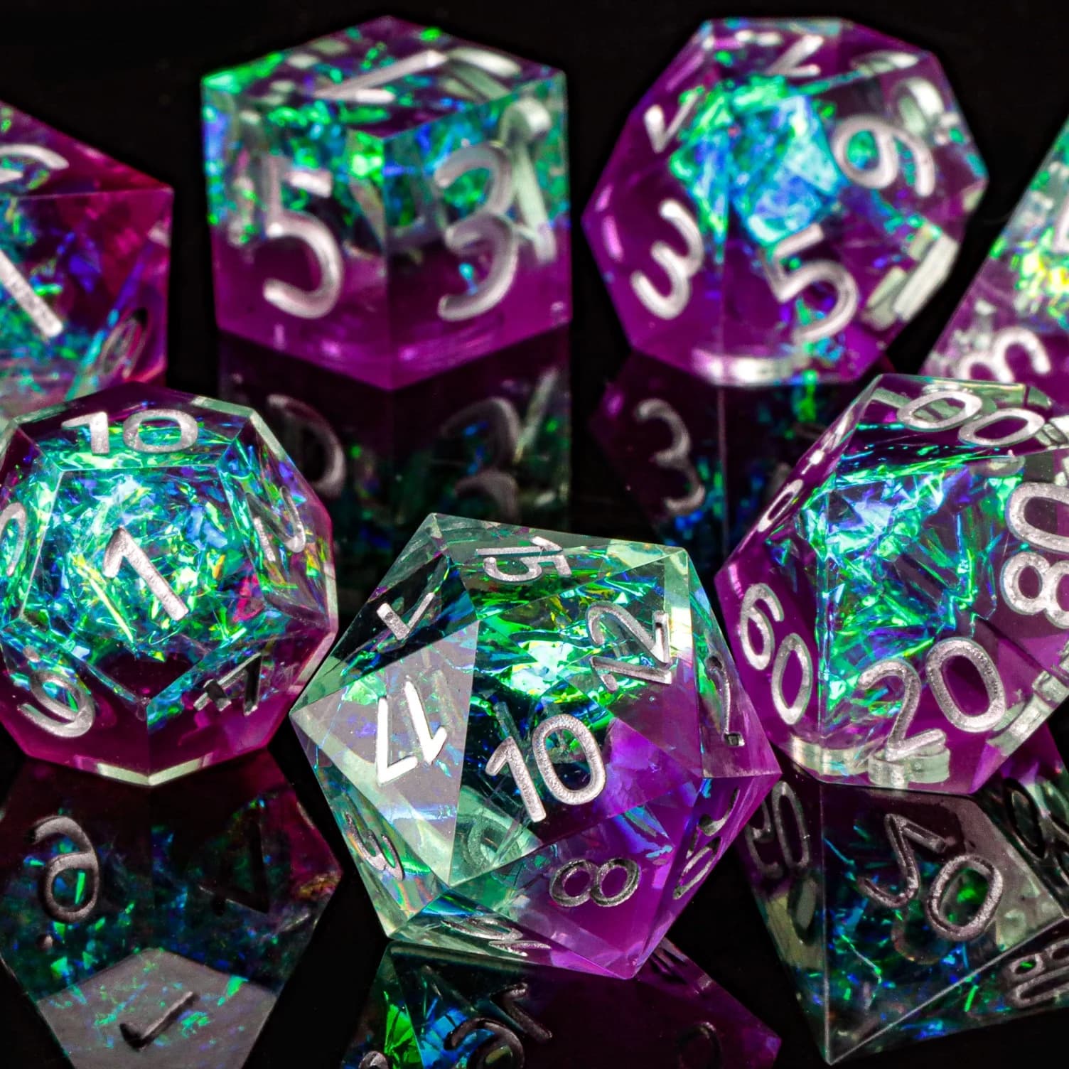 Set di dadi in resina viola e blu Dadi con bordo affilato Set di dadi D&D in resina fatti a mano per regali di Dungeons e Dragons Dadi digitali D20