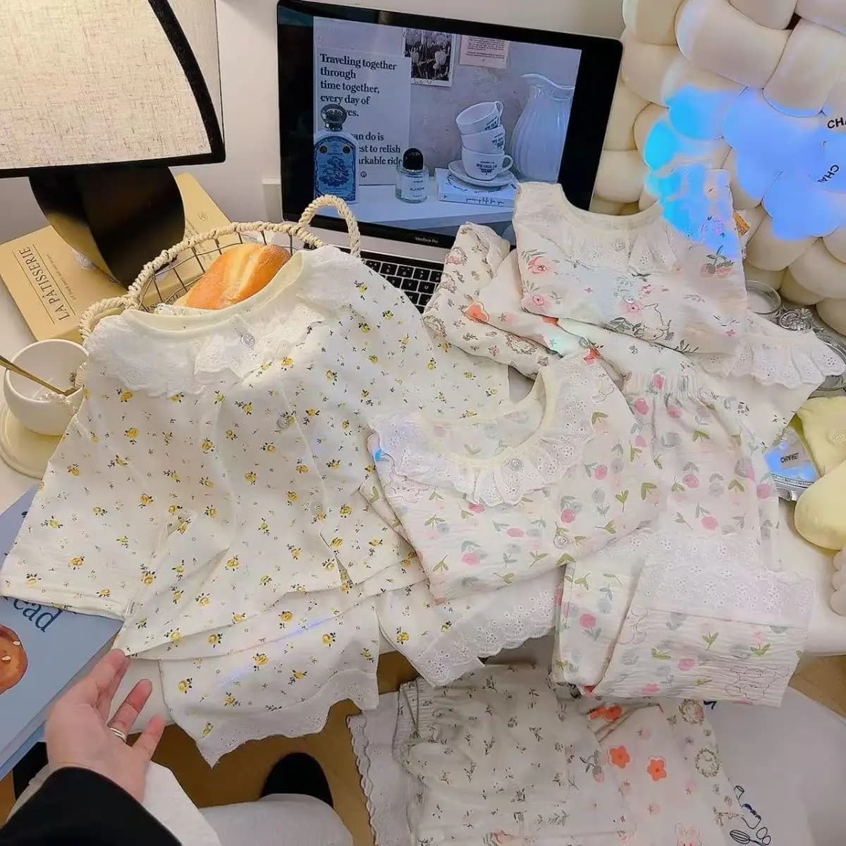 Set Pigiama con Motivo Floreale Stile Principessa Estivo Leggero per Ragazze Pantaloni Lunghi Abbigliamento da Casa per Bambini Set Due Pezzi