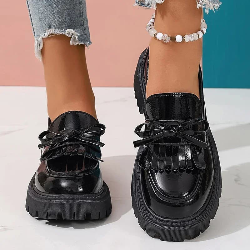 Mocassini in pelle verniciata stile britannico per donna 2025 Primavera Slip On Scarpe con plateau Donna Bowknot Scarpe da studente con fondo spesso 42