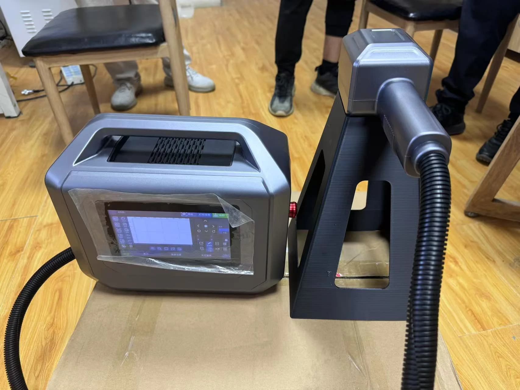 Macchina Portatile per Incisione Laser a Fibra su Metallo da Tavolo 20w 30w 50w, Marcatrice Laser a Fibra per Alluminio e Metallo