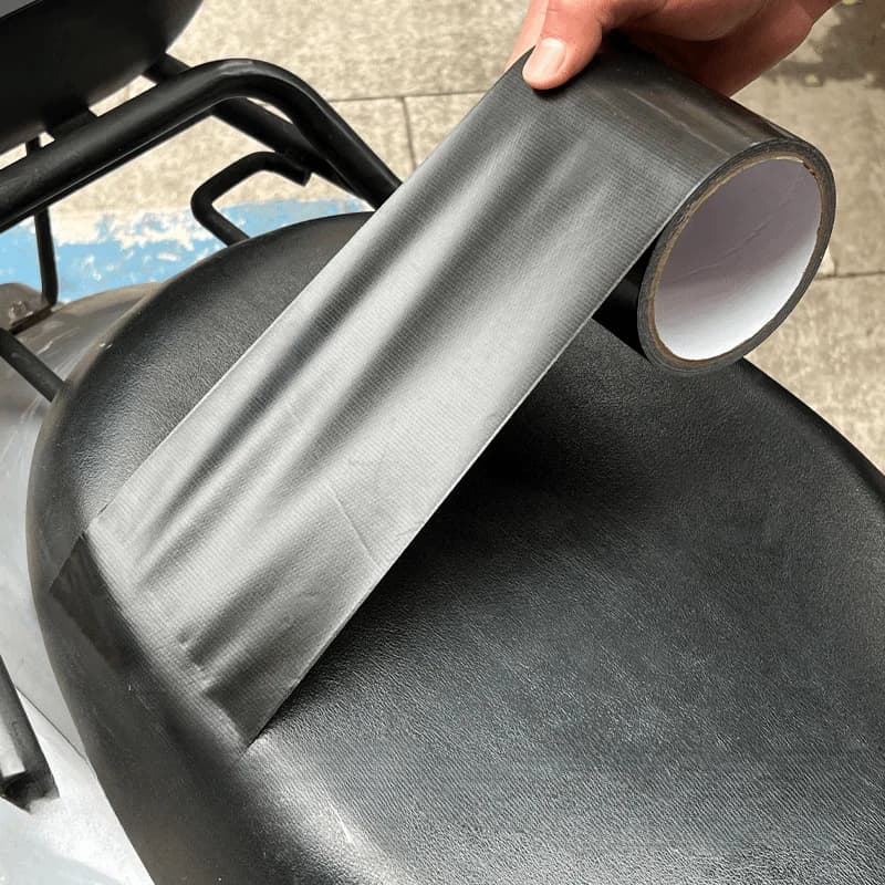 Adesivo per riparazione sedili per moto Sedile per auto universale Pellicola protettiva per cuscino Divano in pelle Accessorio per nastro di riparazione autoadesivo
